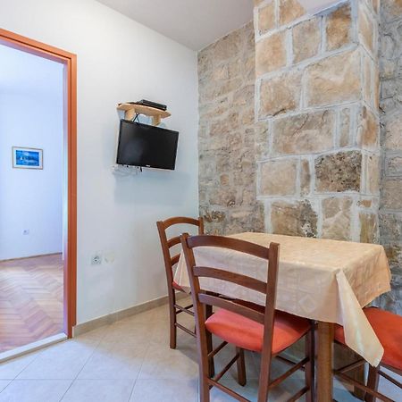 Awesome Apartment In Svinisce With Kitchenette Exterior foto