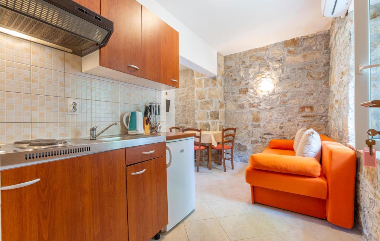 Awesome Apartment In Svinisce With Kitchenette Exterior foto