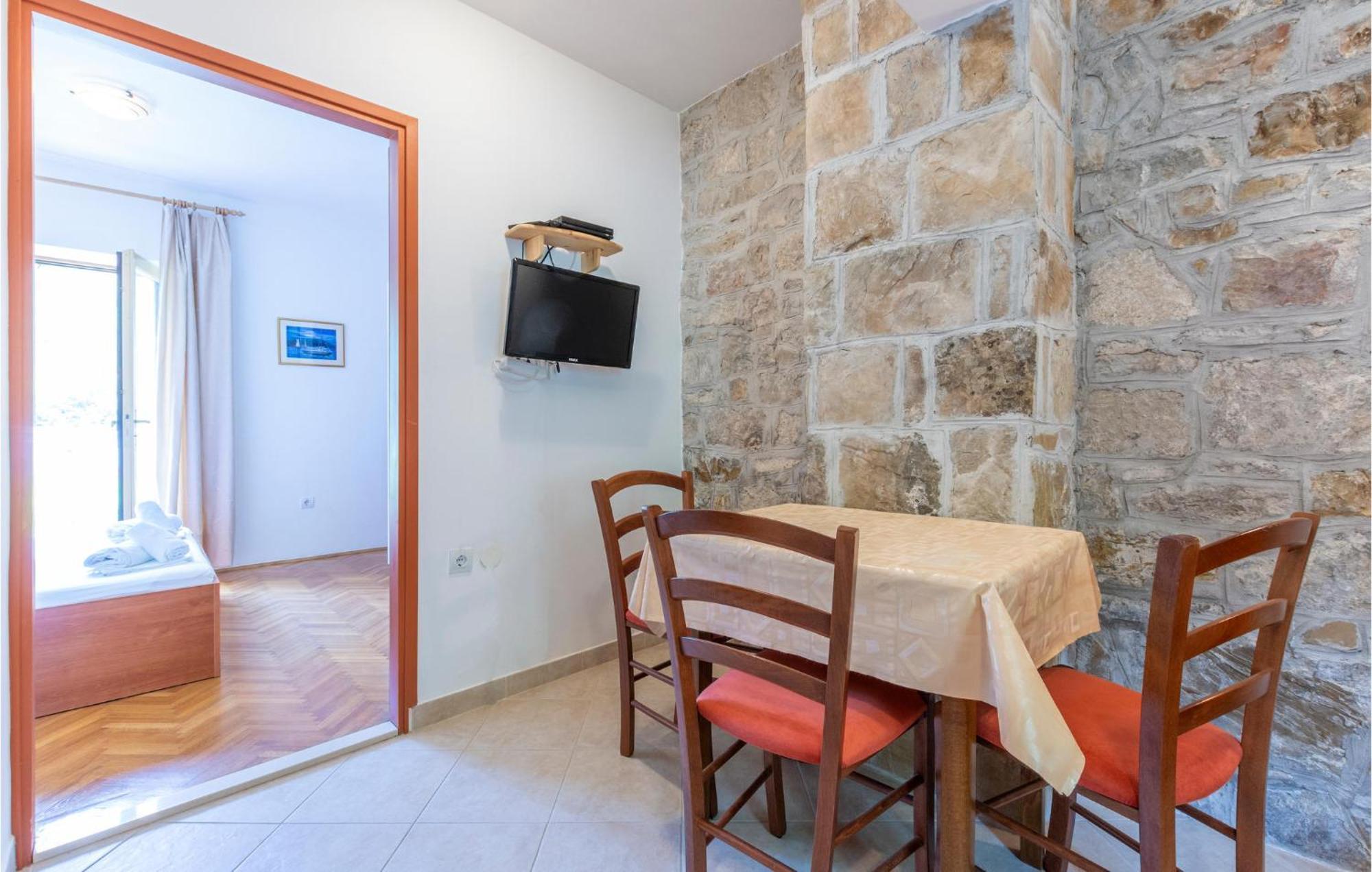 Awesome Apartment In Svinisce With Kitchenette Exterior foto