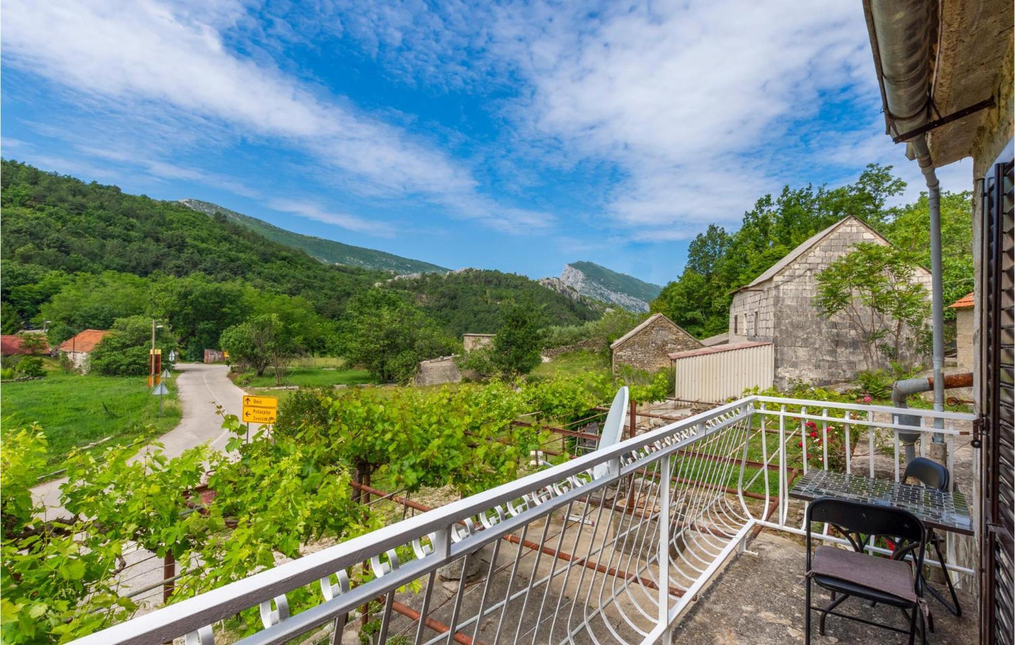 Awesome Apartment In Svinisce With Kitchenette Exterior foto