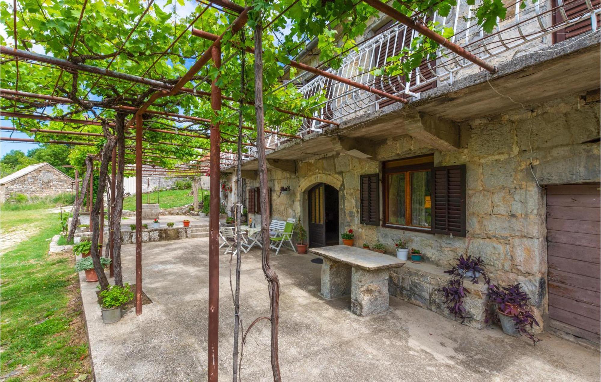 Awesome Apartment In Svinisce With Kitchenette Exterior foto