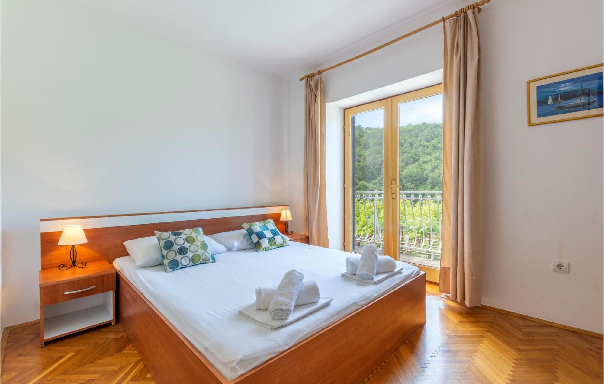 Awesome Apartment In Svinisce With Kitchenette Exterior foto